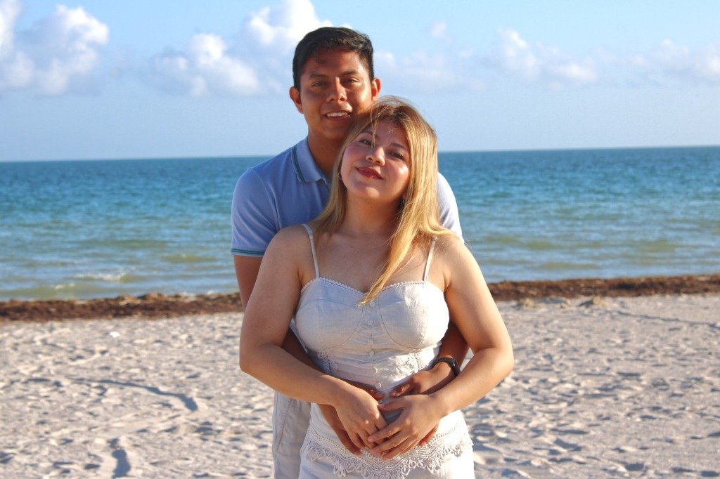 Obed y Ana en la playa